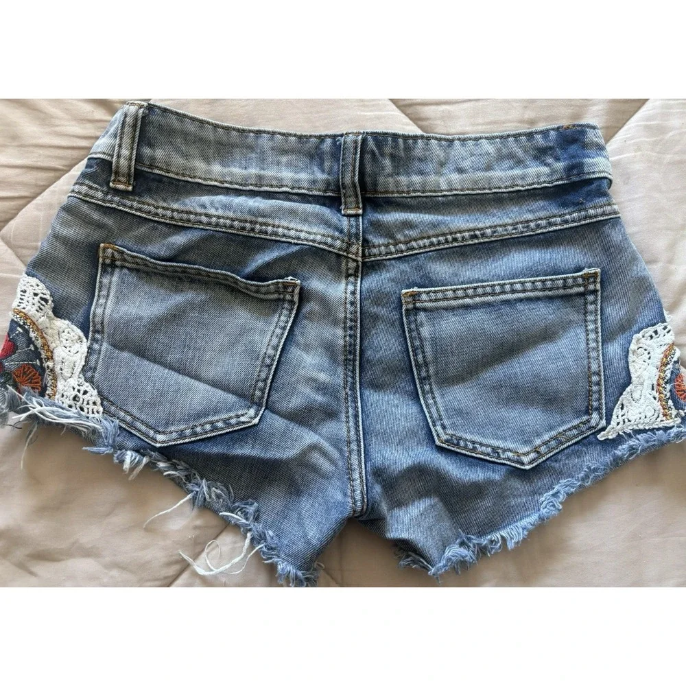 Others Follow Denim Cut Off Booty Floral Embroidered‎ Crochet Shorts Size 25